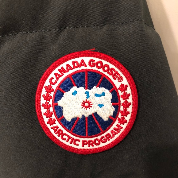 Authentic Canada Goose Wyndham Parka - Picture 2 of 8